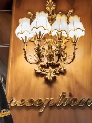 Certificato, attestato, insegna o altro documento esposto da Hotel Venezia