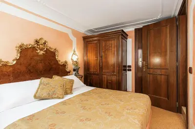 Letto o letti in una camera di Hotel San Moisè
