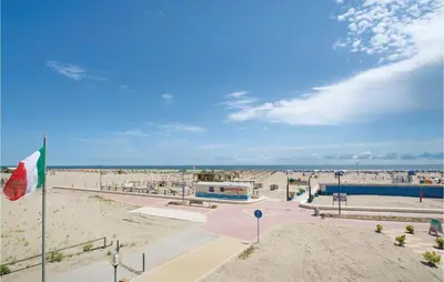 Vista generica sul mare o vista sul mare dall'interno dell'appartamento