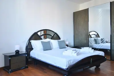 Planimetria di By the Hills Apartment