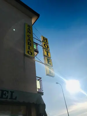 Certificato, attestato, insegna o altro documento esposto da Hotel San Carlo