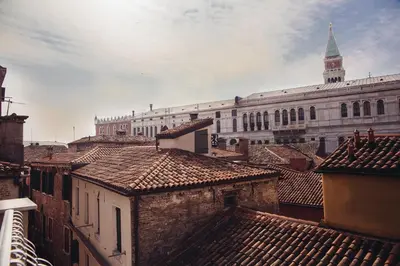 Vista generica su Venezia o vista sulla città dall'interno dell'hotel
