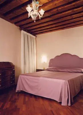 Letto o letti in una camera di Hotel Piccola Fenice