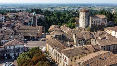 Vista generica su Asolo o vista sulla città dall'interno dell'hotel