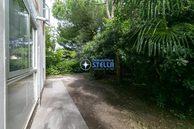 Certificato, attestato, insegna o altro documento esposto da Villa Carla