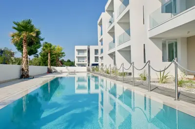Piscina di Saint Tropez Apartments o nelle vicinanze