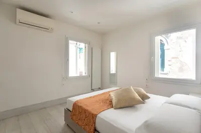 Letto o letti in una camera di Ca' Sciarrin Apartment near Rialto bridge