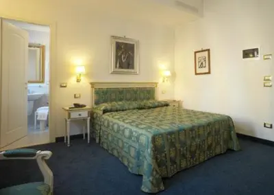 Letto o letti in una camera di Villa Crispi