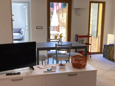 TV o dispositivi per l'intrattenimento presso Appartamento Tre Archi con corte privata