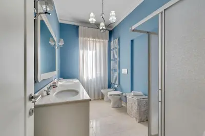 Bagno di Elegant Blue Apartment