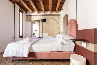 Letto o letti in una camera di Palazzo Miracoli Apartments
