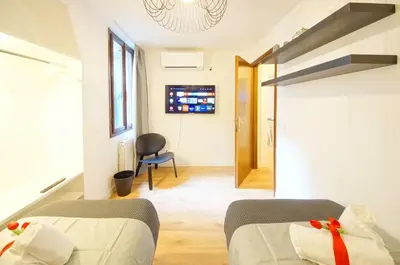 Letto o letti in una camera di Calle dei Fabbri Apartment Marble