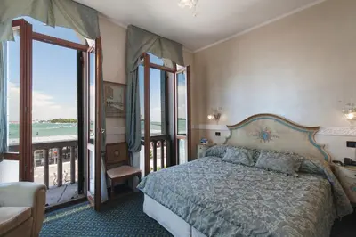 Letto o letti in una camera di Hotel Riviera Venezia Lido