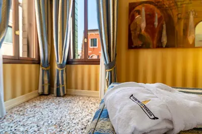 Letto o letti in una camera di Hotel Bella Venezia