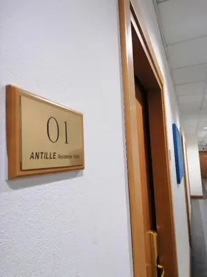 Certificato, attestato, insegna o altro documento esposto da Ahr Hotel Antille