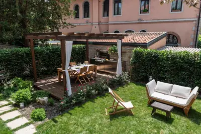Giardino di Villa Gallo 1915, luxurious villa with garden and SPA