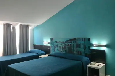 Letto o letti in una camera di Hotel Mondial
