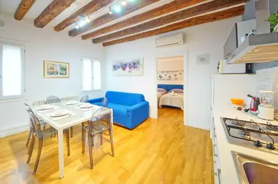 Cucina o angolo cottura di DolceVita Apartments N 502 Biennale