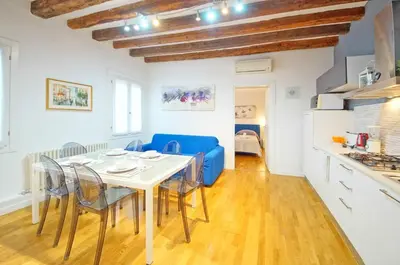 Cucina o angolo cottura di DolceVita Apartments N 502 Biennale
