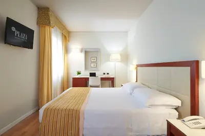 Letto o letti in una camera di Hotel Plaza