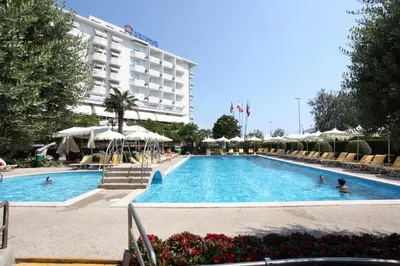 Piscina di Hotel Bristol o nelle vicinanze
