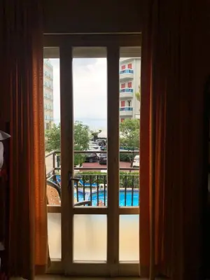 Piscina di Hotel AMALFI & Restaurant Karaoke Bar o nelle vicinanze