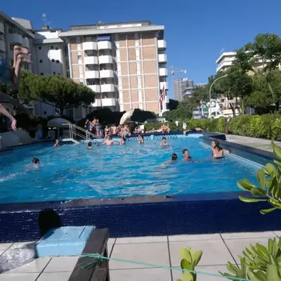 Hotel AMALFI & Restaurant Karaoke Bar