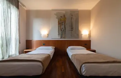 Letto o letti in una camera di HOTEL QUERINI Essential Business Hotel Sandrigo