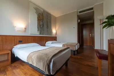 Letto o letti in una camera di HOTEL QUERINI Essential Business Hotel Sandrigo