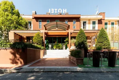 Facciata o entrata di HOTEL QUERINI Essential Business Hotel Sandrigo
