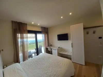 Letto o letti in una camera di TERRAZZA SAN VETTORE camere con colazione, Relax in collina con vista sui vigneti DOCG ASOLO