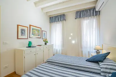 Letto o letti in una camera di Ca' Dei Musicanti 1 Few Steps from Rialto Bridge!