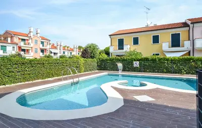 Piscina di Cozy Apartment In Cavallino-Treporti o nelle vicinanze