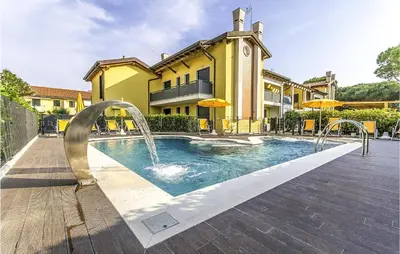 Piscina di Amazing Apartment In Cavallino-Treporti o nelle vicinanze