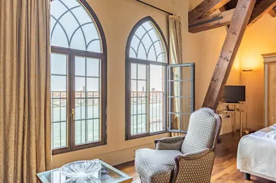 Letto o letti in una camera di Molino Stucky Residence Suites