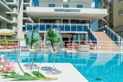 Piscina di Hotel Condor o nelle vicinanze