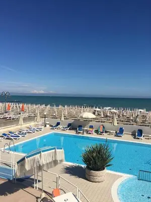 Piscina di Hotel Condor o nelle vicinanze