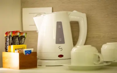 Set per la preparazione di tè e caffè presso Hotel Aurora