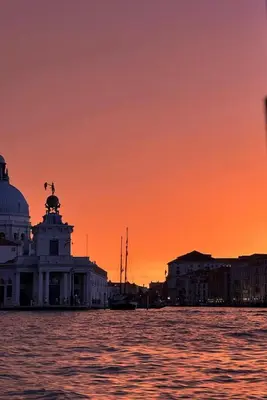 Alba o tramonto visti dall'interno dell'appartamento o dai dintorni