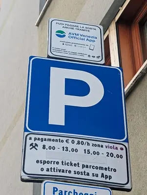 Certificato, attestato, insegna o altro documento esposto da Urban Oasis family apt 10 mins from Venice