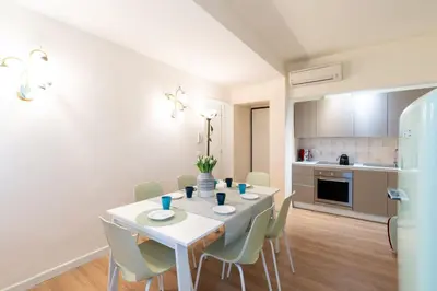 Cucina o angolo cottura di Ricco di comfort, grande, luminoso e comodo