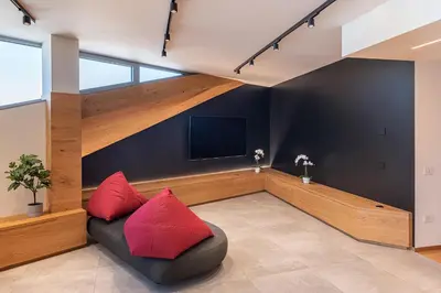 Area soggiorno di [Attico di Design] a 5 min da Centro e Fiera