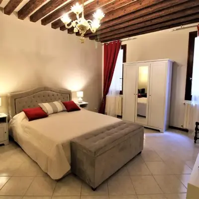 CENTRAL AND SPACIOUS APARTMENT