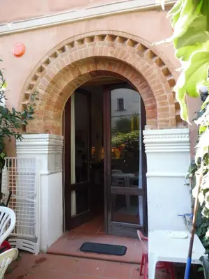 Facciata o entrata di studio-apartment with small garden