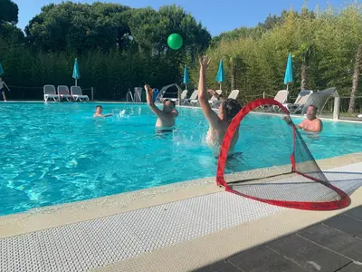 Piscina di Estivo Premium Deluxe mobile homes on Camping Malibu Beach o nelle vicinanze