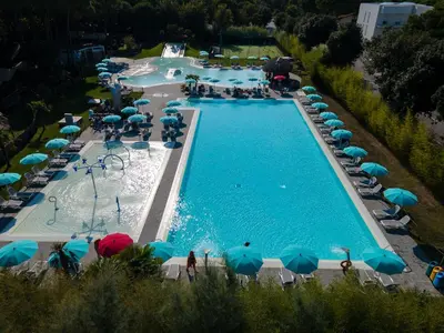 Piscina di Estivo Premium Deluxe mobile homes on Camping Malibu Beach o nelle vicinanze