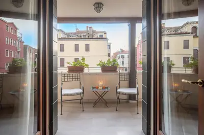 Balcone o terrazza di Garden Mansion with Private Mooring R&R