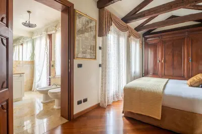 Letto o letti in una camera di Garden Mansion with Private Mooring R&R