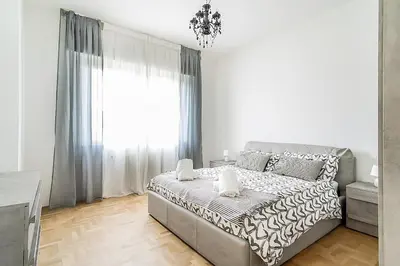 Letto o letti in una camera di Elegant & Spacious - 30 min from Venice - King beds!