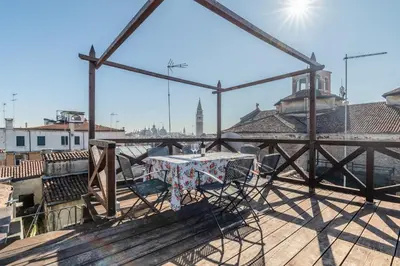 Balcone o terrazza di San Marco vista sui tetti veneziani Apartment